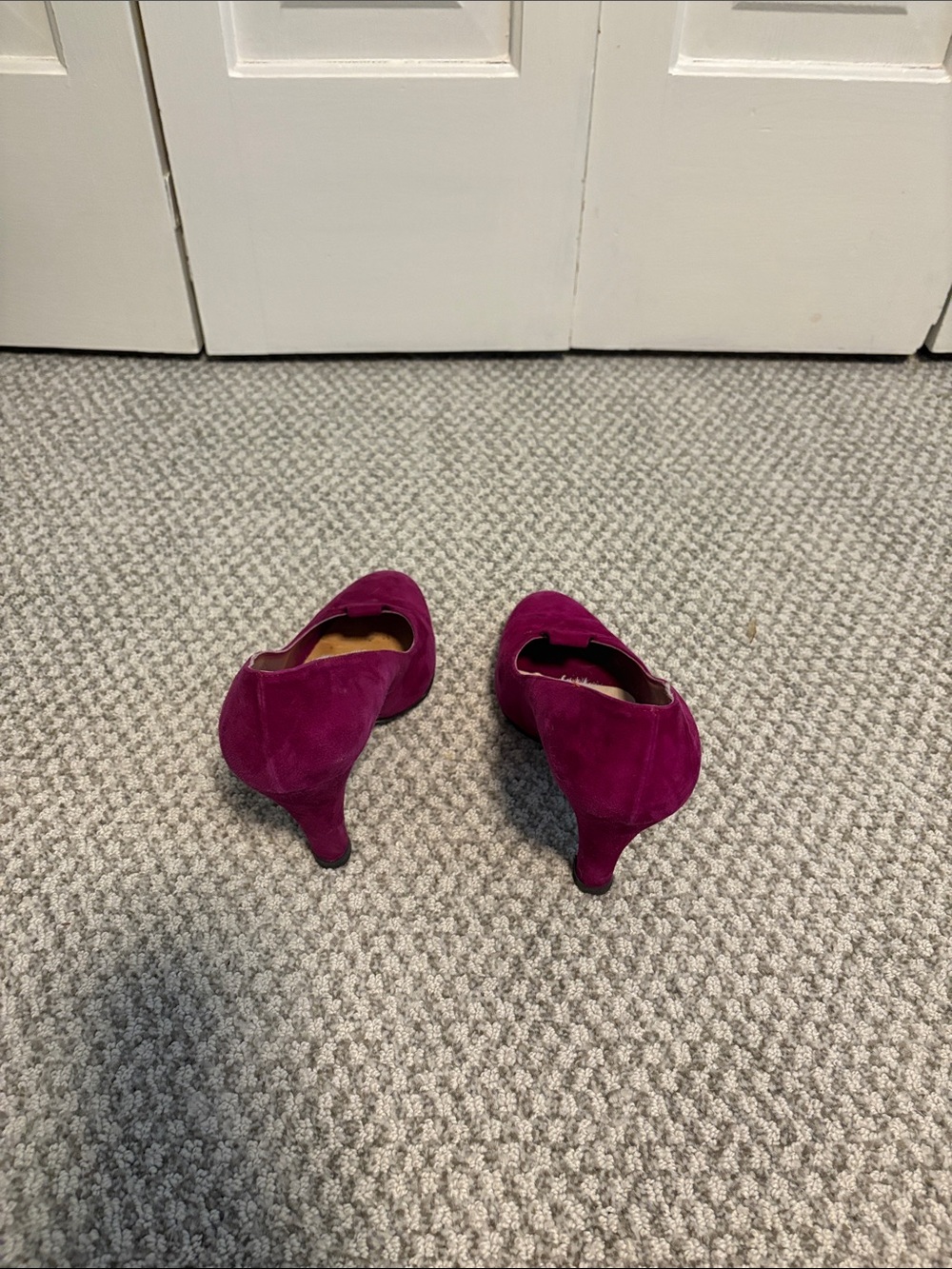 Manolo Blahnik Magenta Suede Pointed-Toe Pumps - Picture 3 of 7